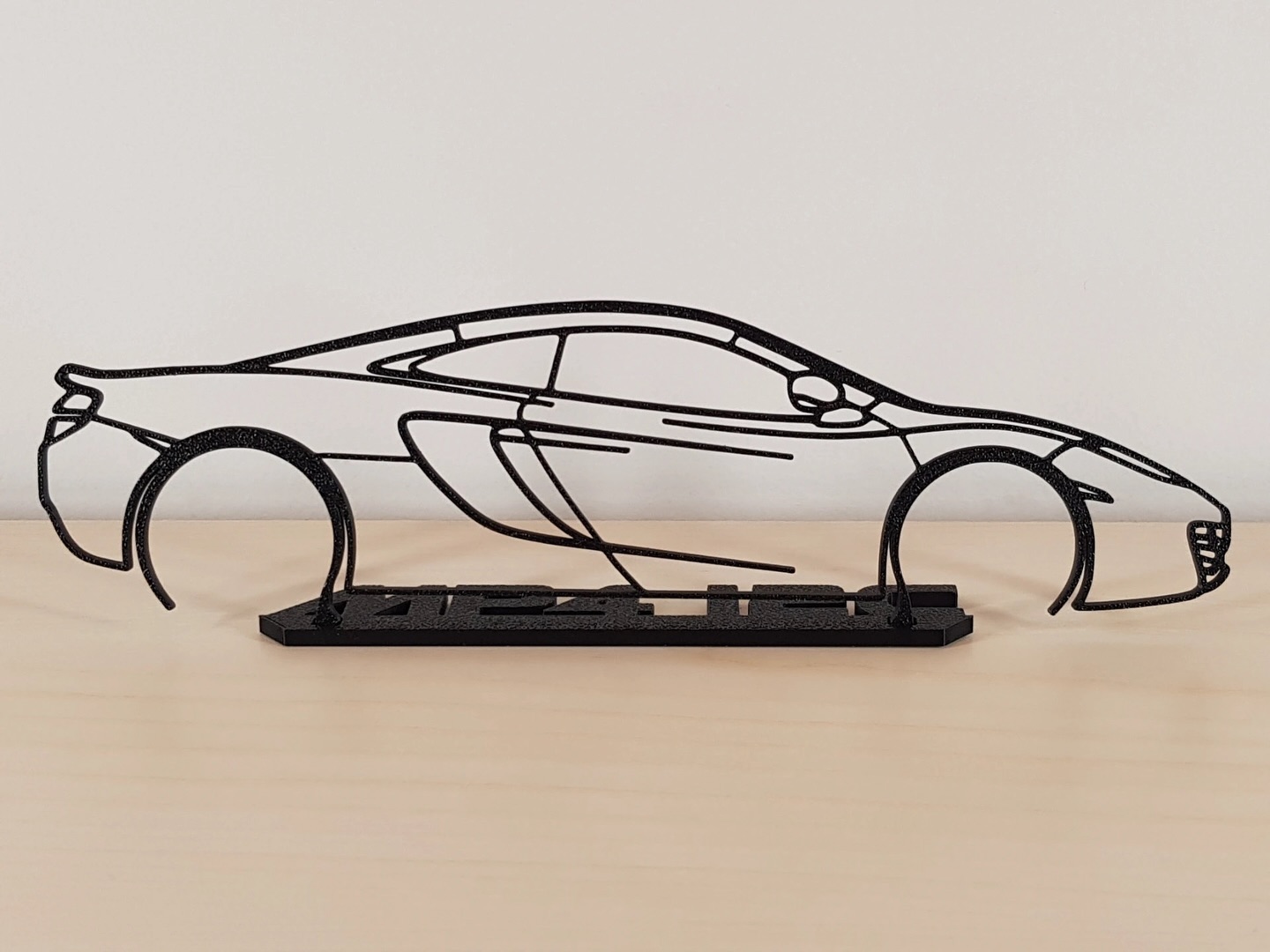 3D отпечатан декоративен силует на спортен автомобил